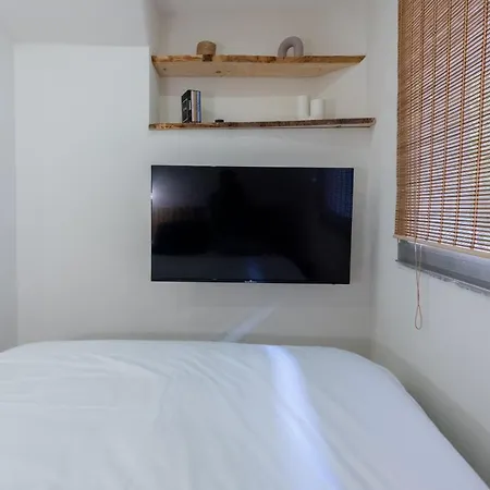 Beautiful 7p Center 250m Apartment