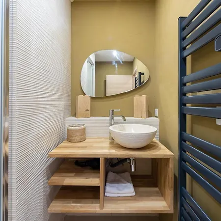 Beautiful 7p Center 250m Apartment *