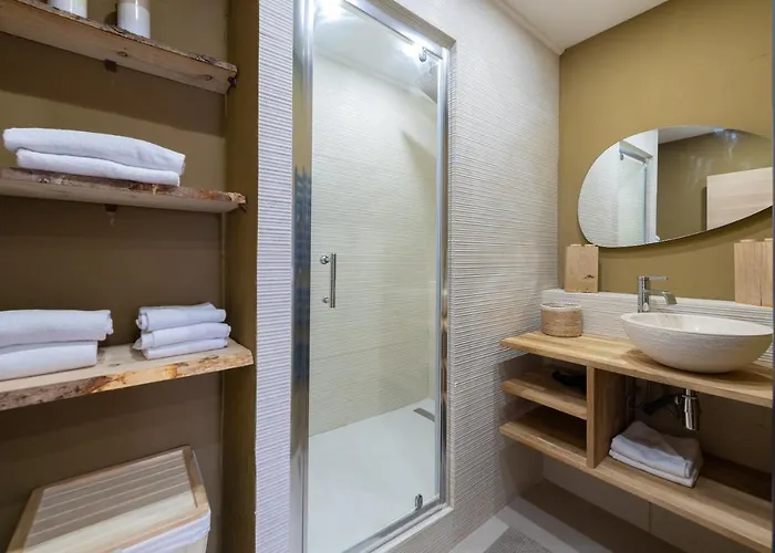 Beautiful 7p Center 250m Apartment