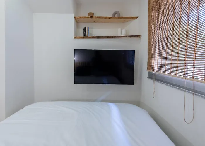 Beautiful 7p Center 250m דירה