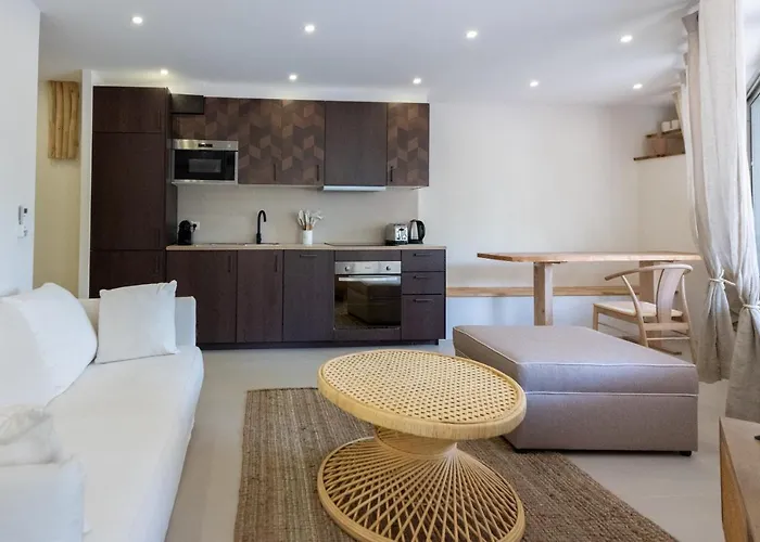 Beautiful 7p Center 250m דירה *